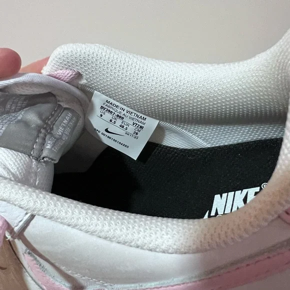 Nike Air Force 1 in White and Light Pink - Picture 7 of 7